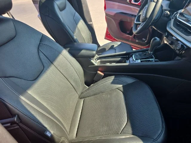 Used 2025 Red Jeep Limited image 11