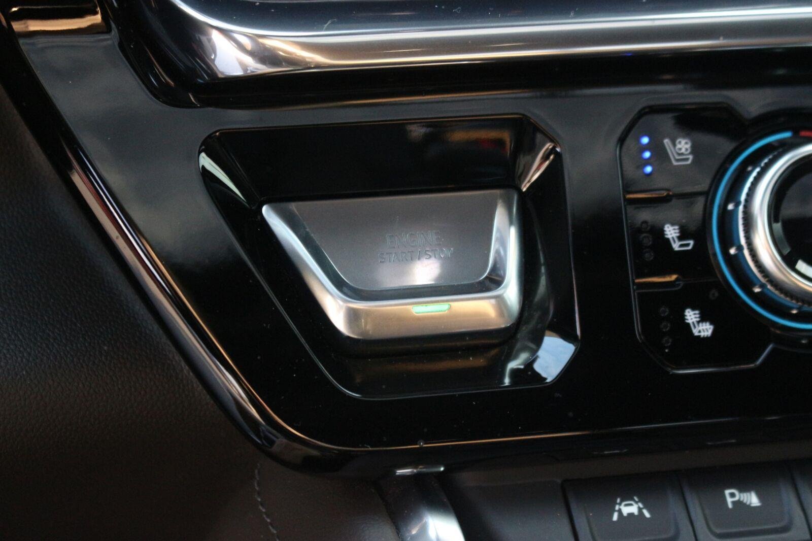 Used 2025 Onyx Black GMC Denali image 26