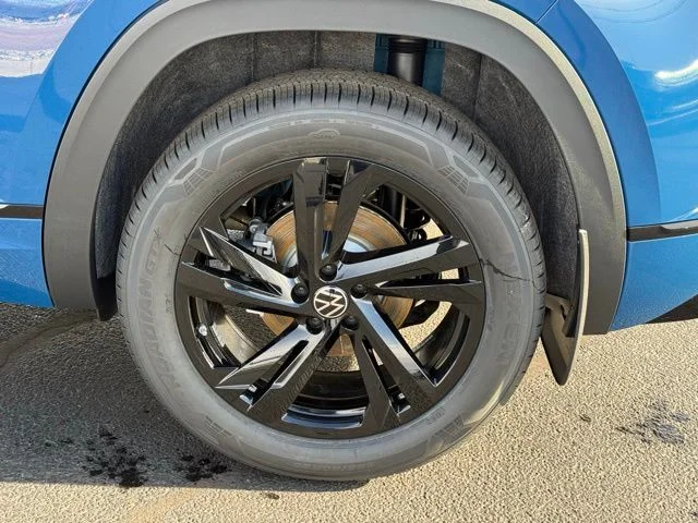 New 2026  Volkswagen 2.0T SEL R-Line Black image 6