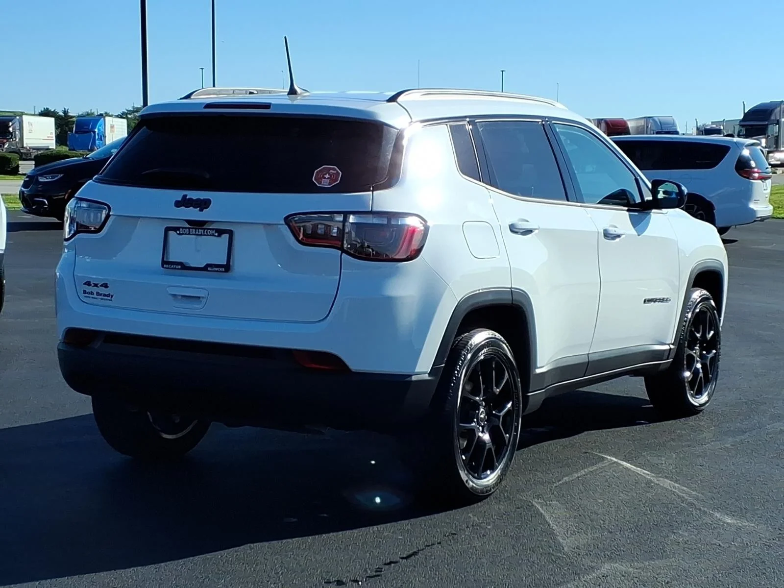 New 2026 Bright White Clear Coat Jeep Latitude Altitude image 9