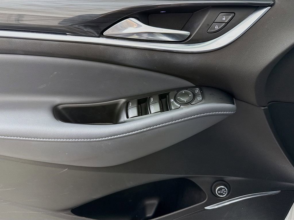 Used 2023 Summit White Buick Essence image 17