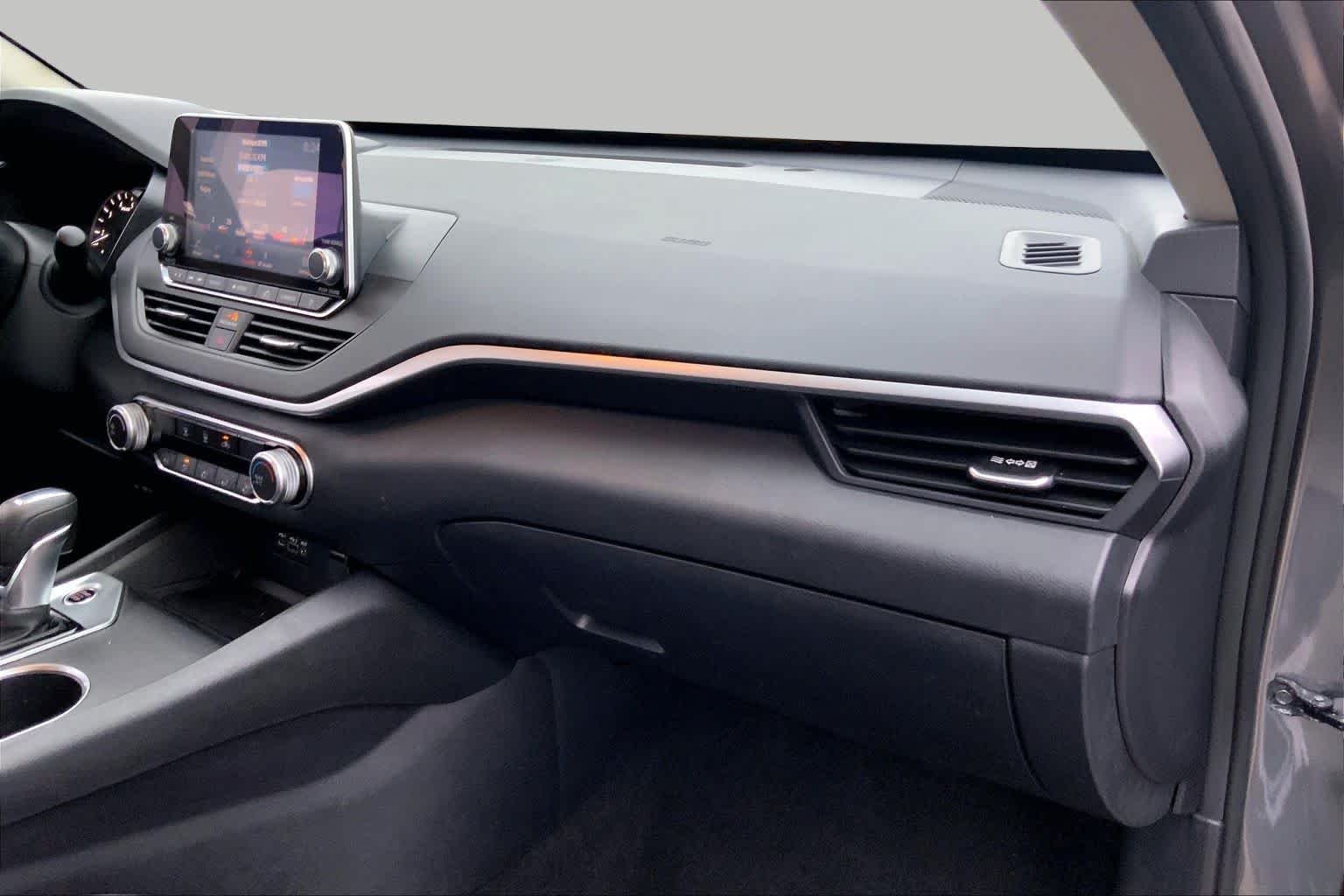Used 2022 Gun Metallic Nissan 2.5 SV image 19