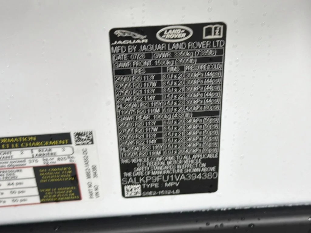 New 2027 Fuji White Land Rover SE image 34