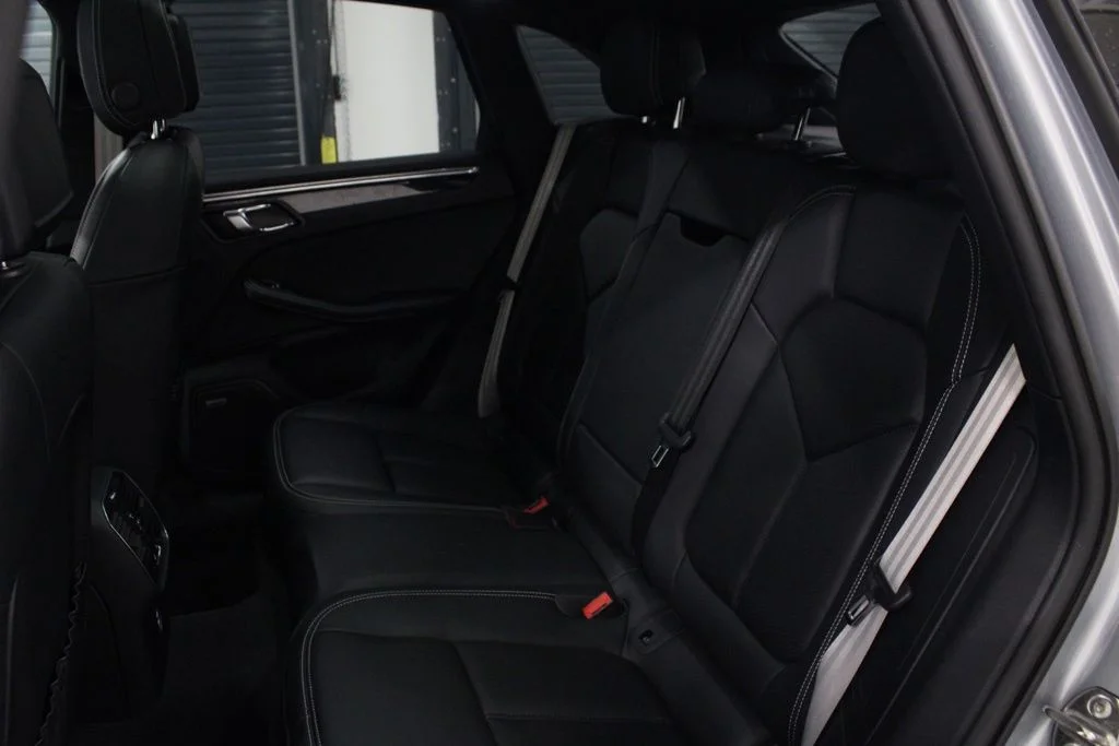 Used 2025  Porsche  image 30