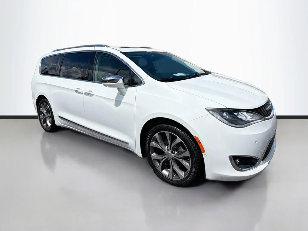 Used 2018 White Chrysler Limited image 3