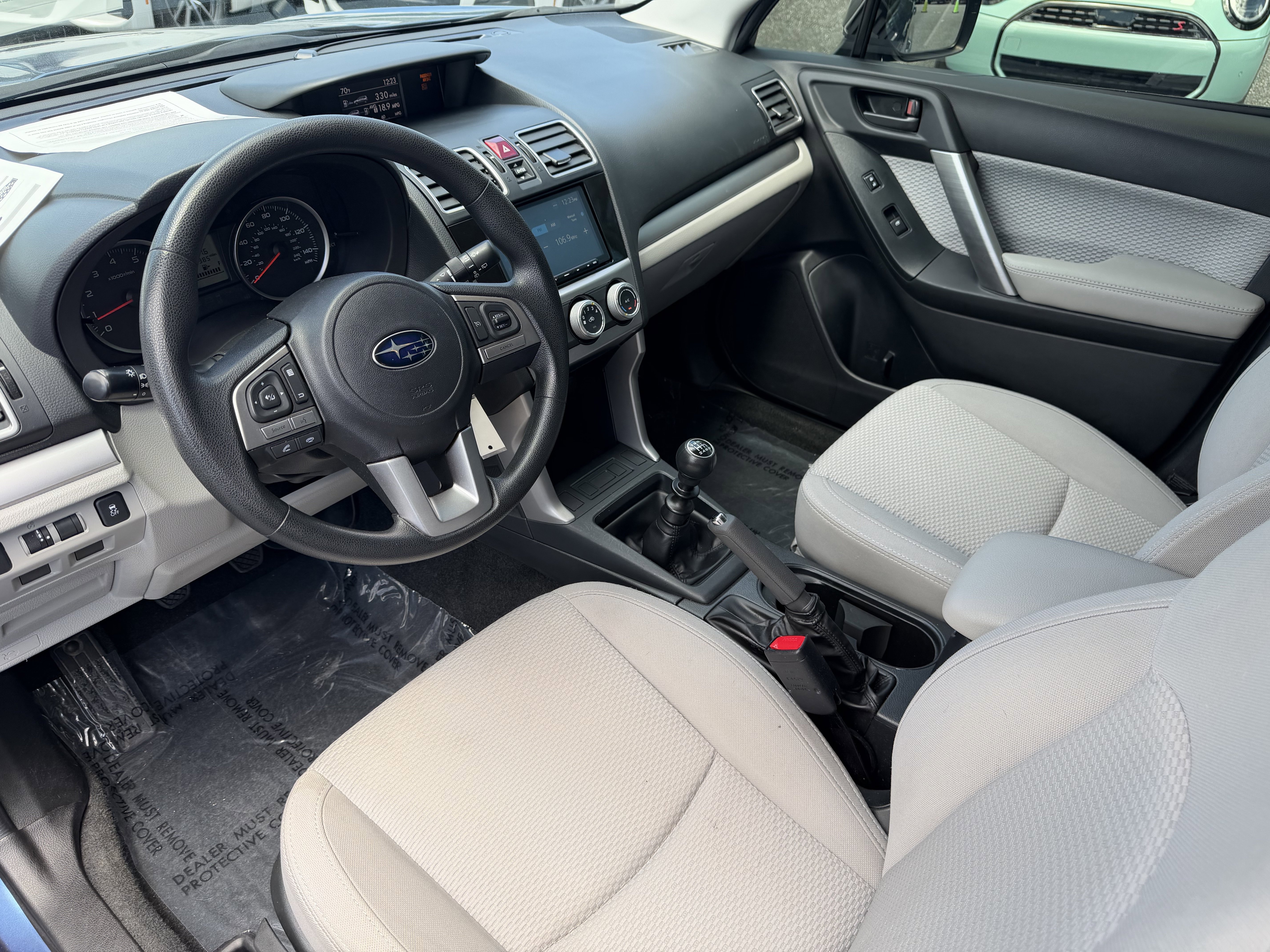 Used 2017 QUARTZ BLUE PEARL Subaru 2.5i image 11