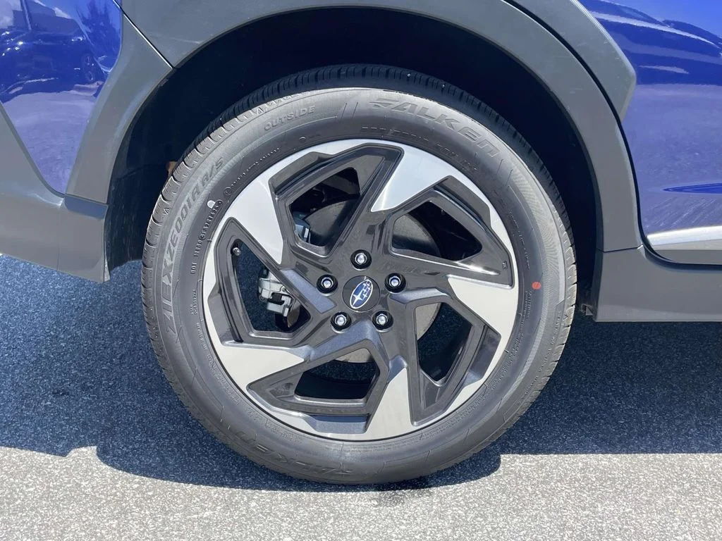 Used 2025 Sapphire Blue Pearl Subaru Limited image 30
