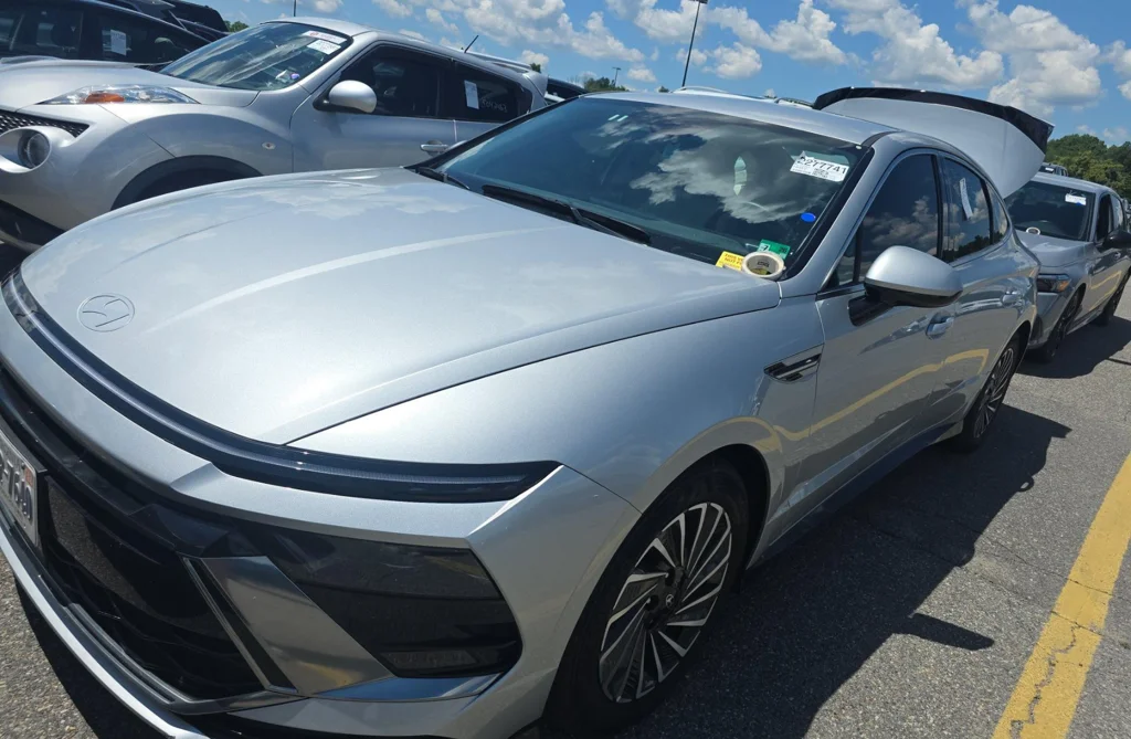 Used 2025 Silver Hyundai SEL image 5