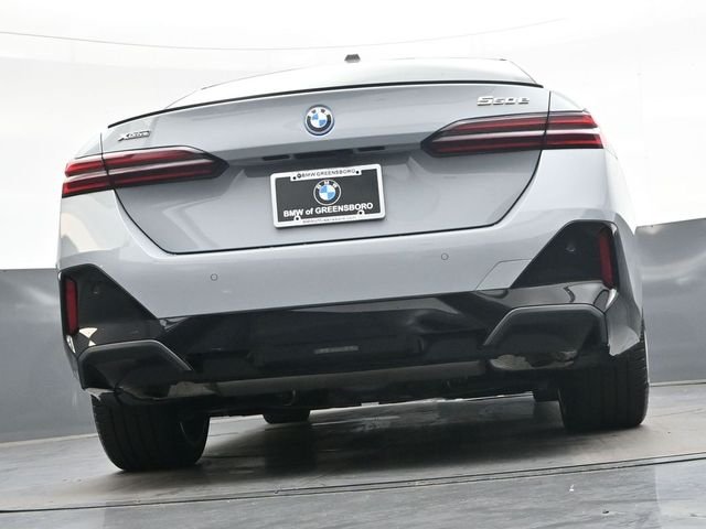 Used 2026 Gray BMW 550e xDrive image 34