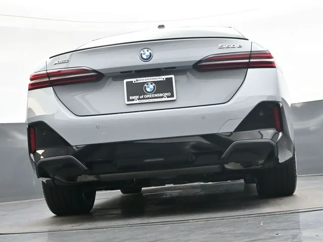 Used 2026 Gray BMW 550e xDrive image 34