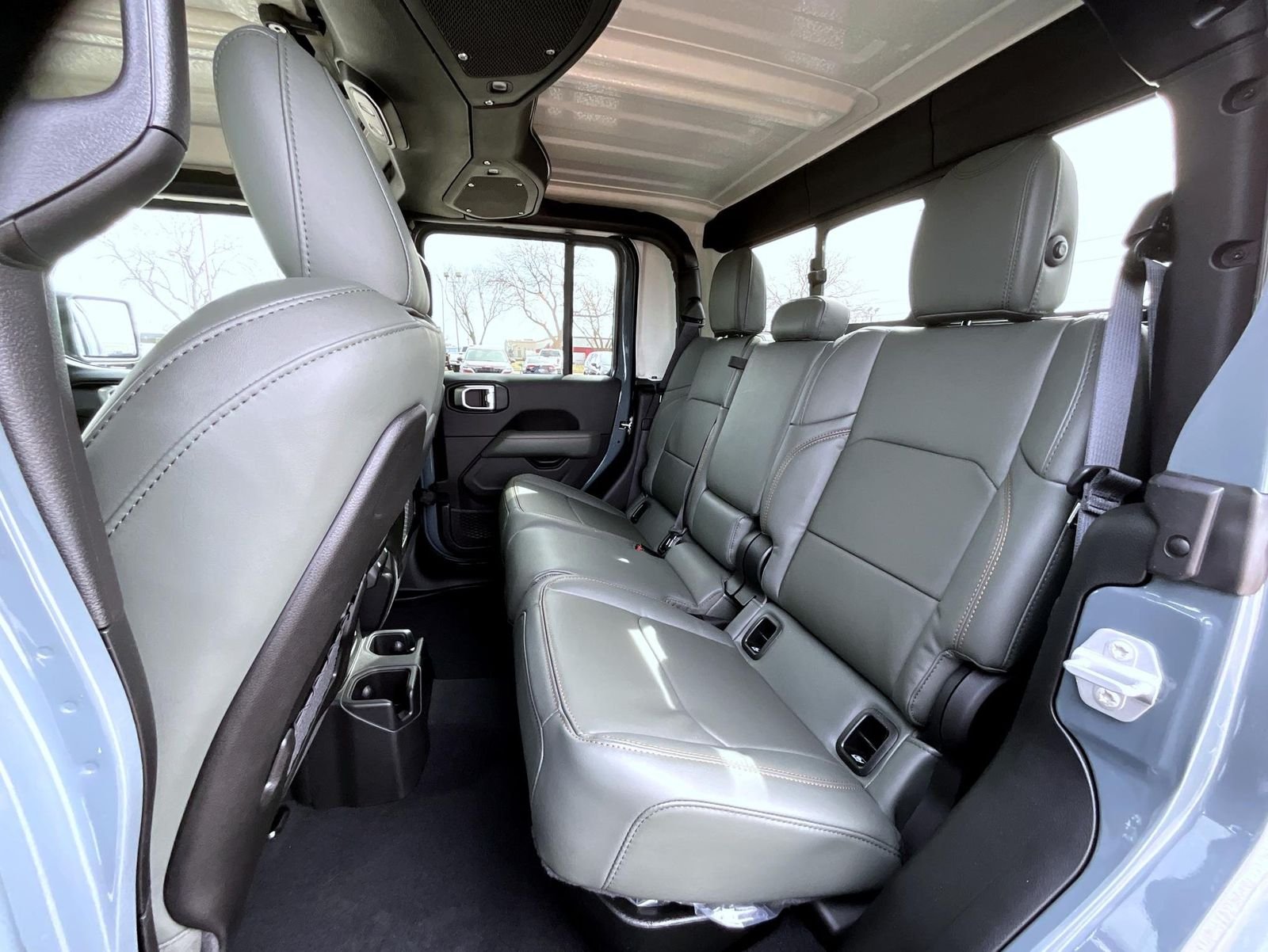 New 2026 Anvil Clear-Coat Exterior Paint Jeep Mojave image 11
