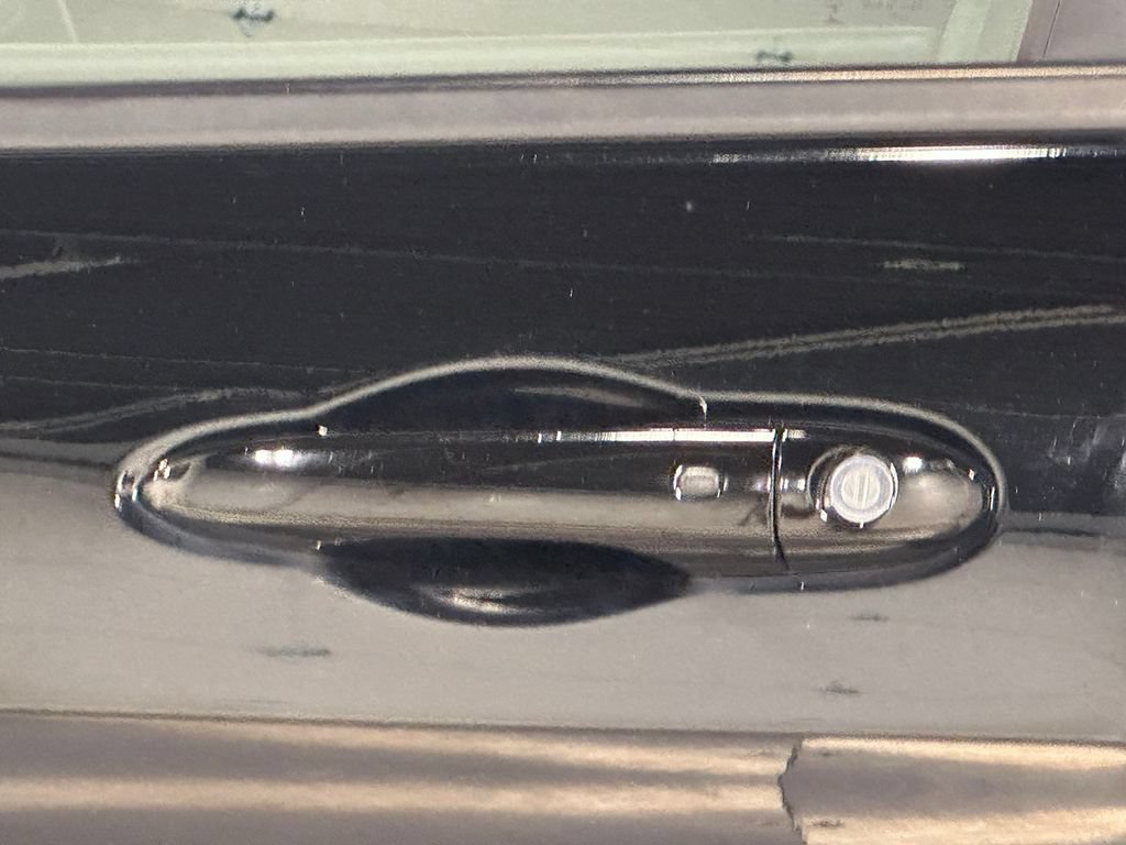 Used 2019  Jeep High Altitude image 18