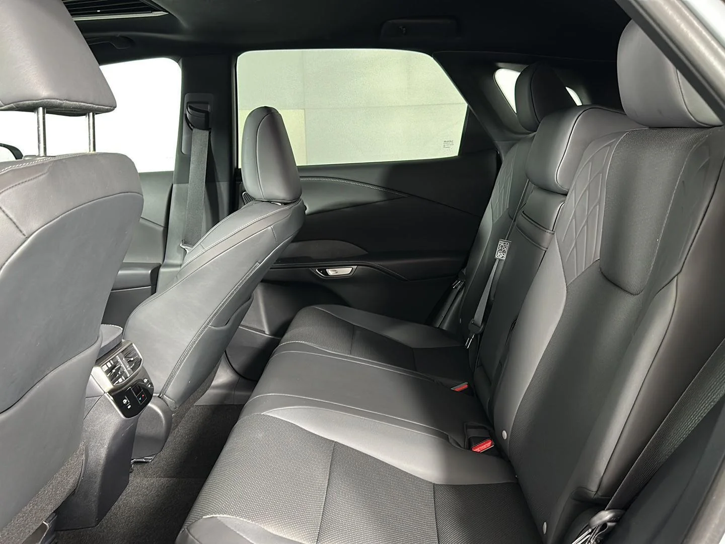 Used 2023 Nebula Gray Pearl Lexus RX 350h Premium image 18