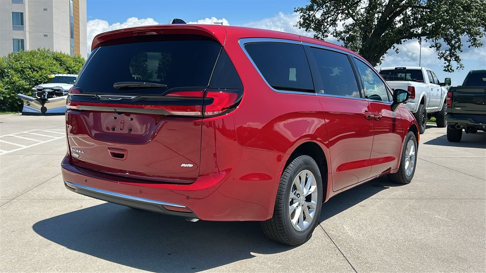 New 2027 Red Hot Pearl-Coat Exterior Paint Chrysler Select image 4