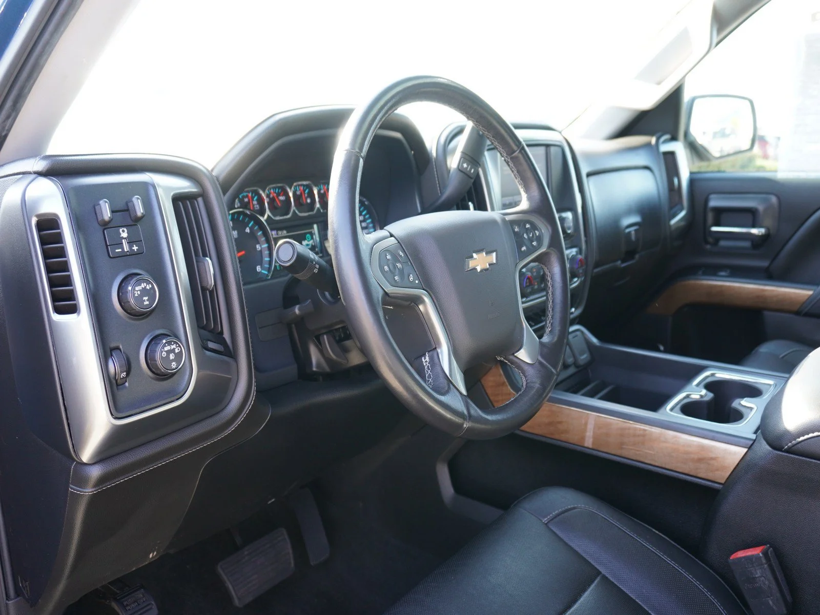 Used 2018 Deep Ocean Blue Metallic Chevrolet LTZ image 20