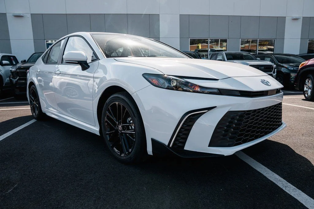 2026 Toyota Camry SE - Photo 9