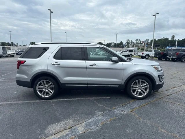 Used 2017 Ingot Silver Ford Limited image 2