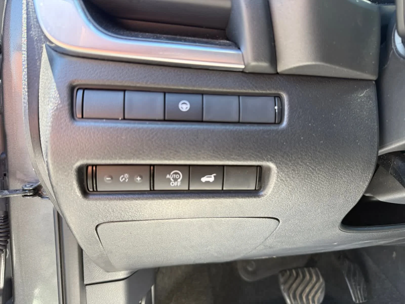 2024 Nissan Rogue SV - Photo 12