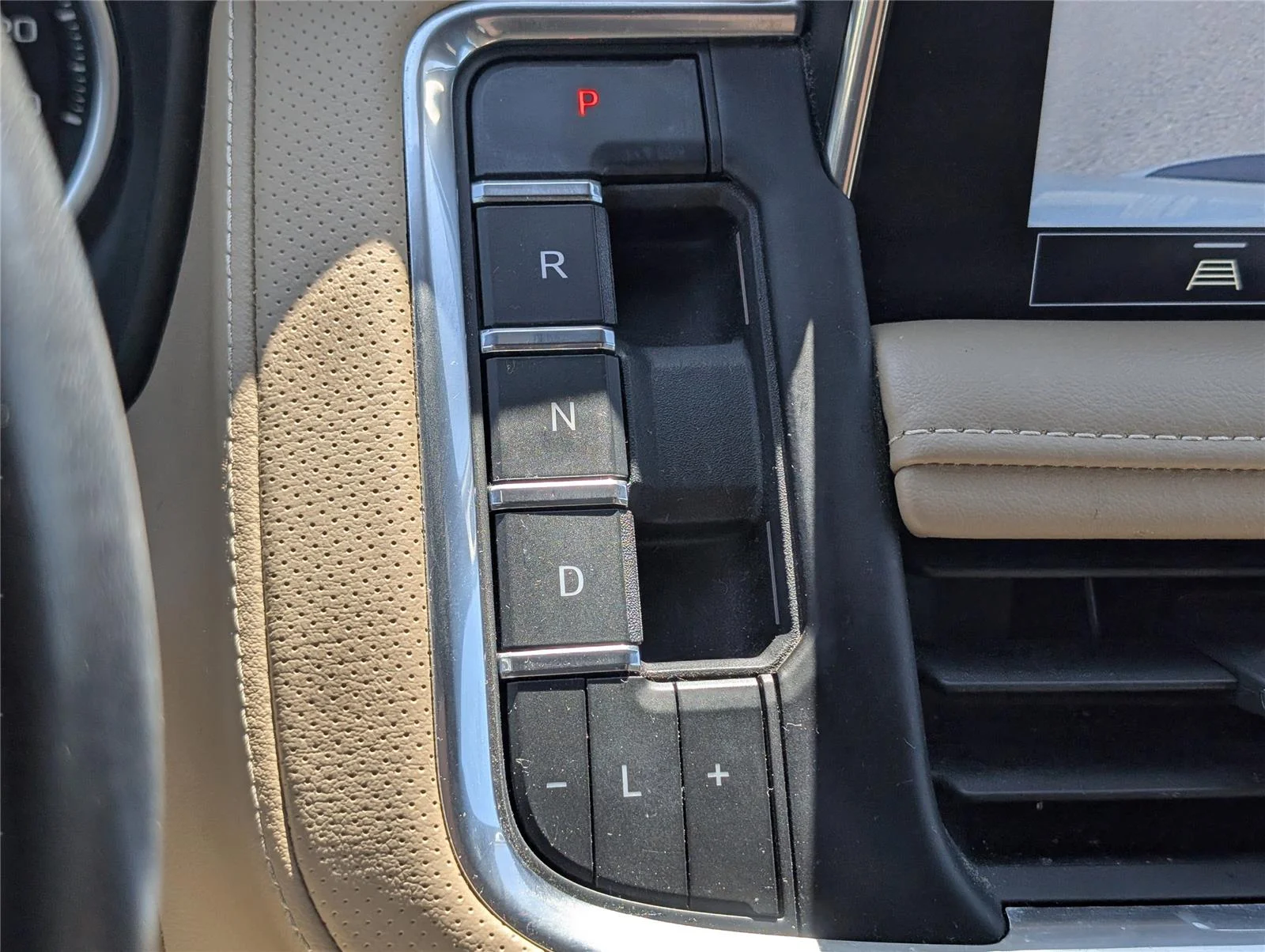 Used 2021 Iridescent Pearl Tricoat Chevrolet Premier image 20