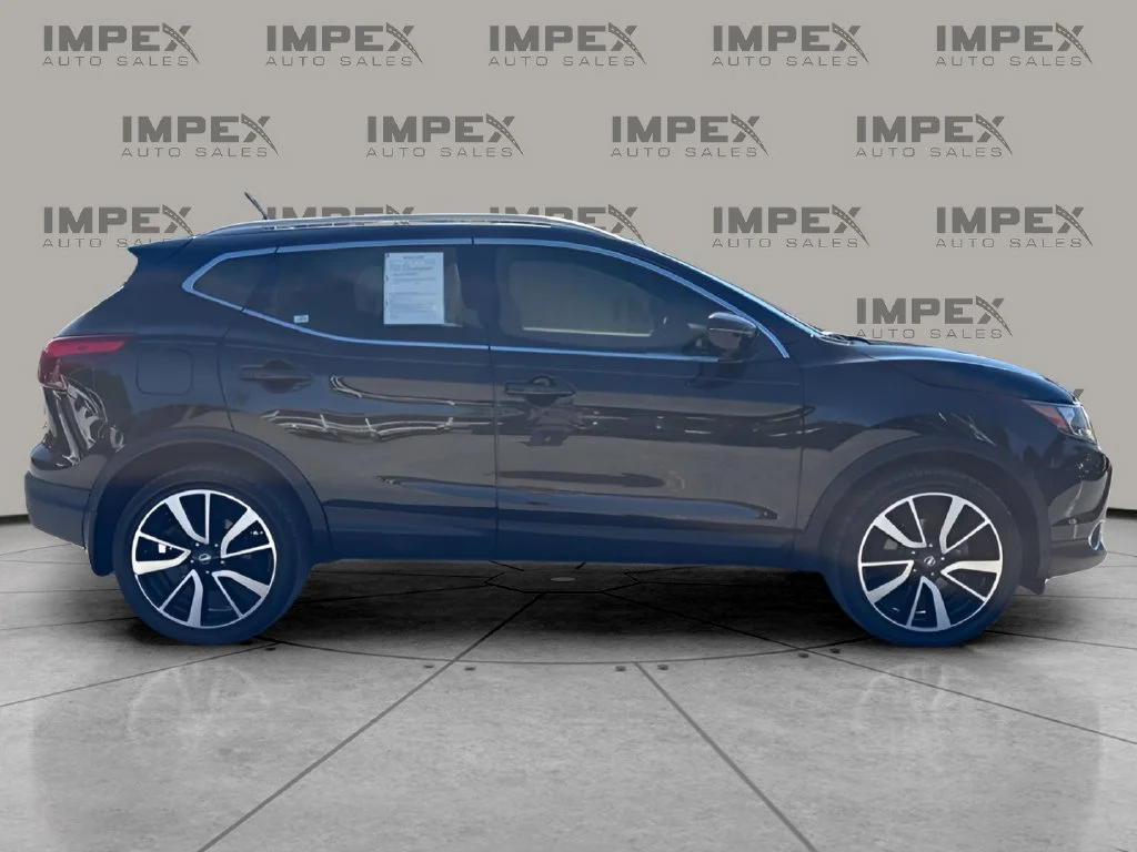 Used 2019 Black Nissan SL image 6