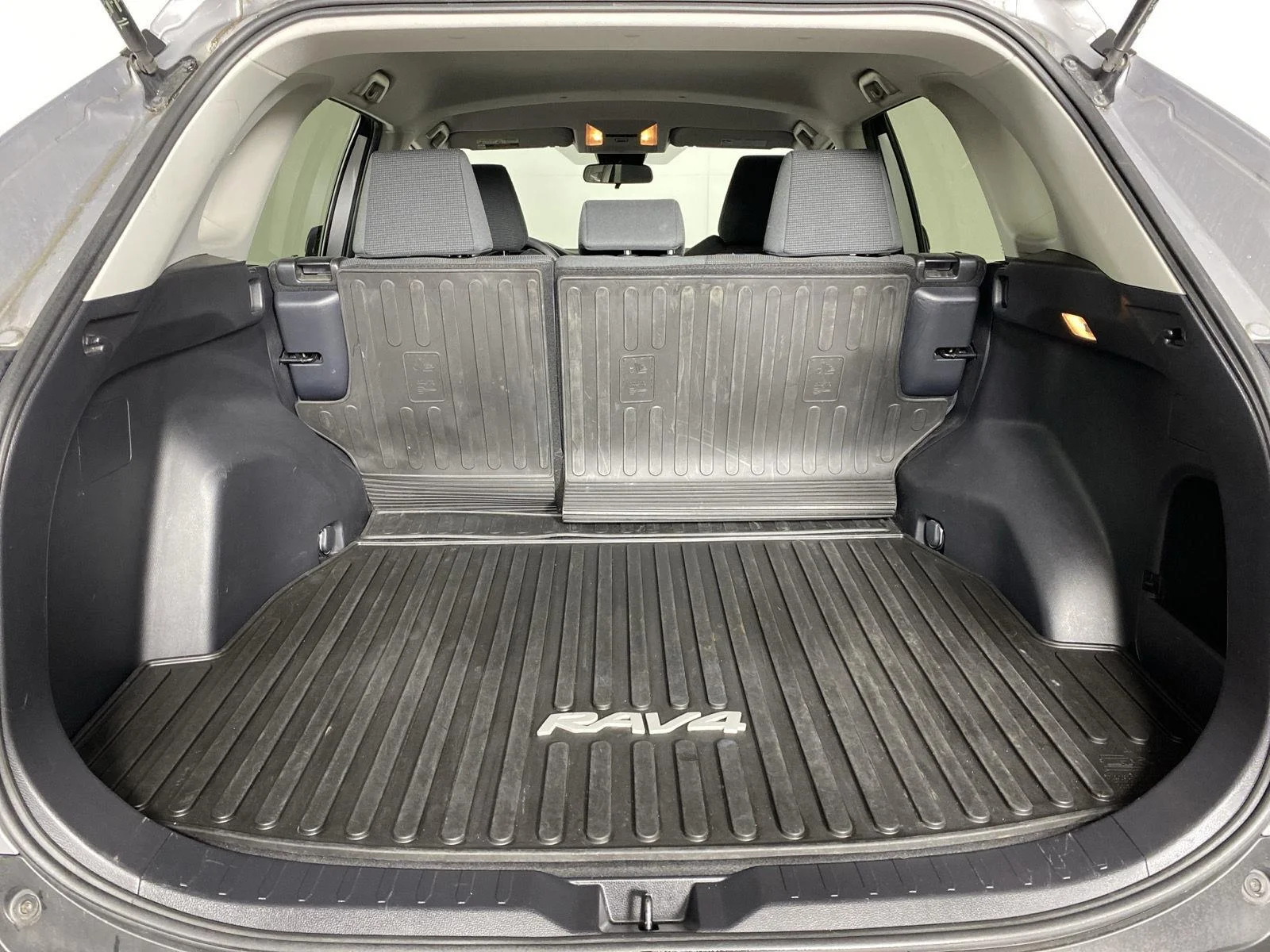 Used 2019 Gy Toyota LE image 23