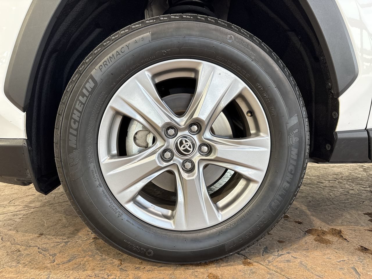 Certified Used 2025 Ice Toyota XLE image 10