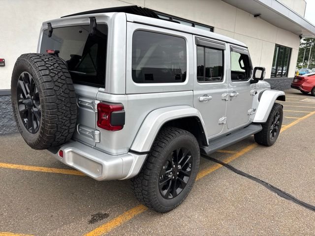 Used 2022 Silver Jeep Unlimited Sahara High Altitude image 5