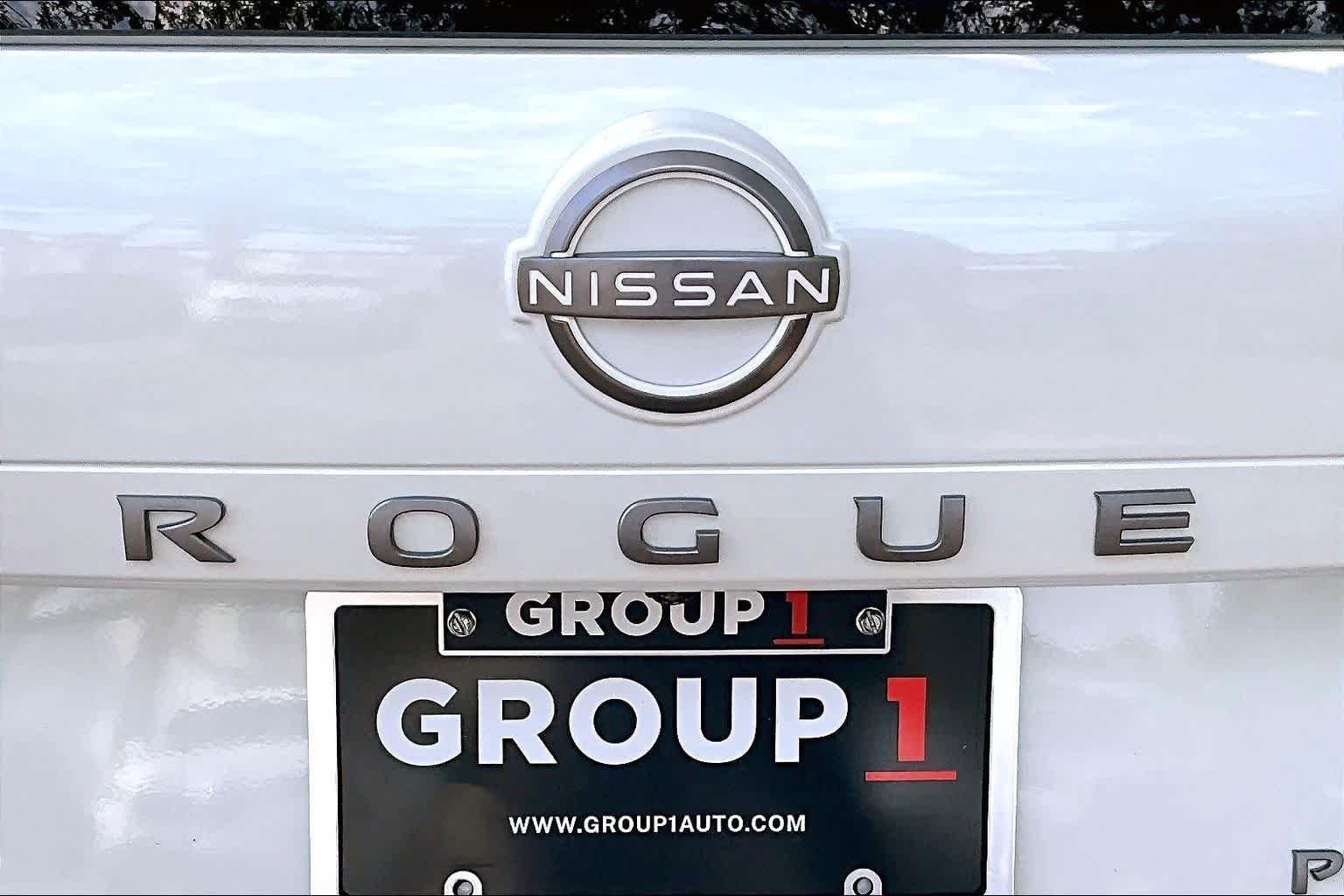 Used 2024 Everest White Pearl Nissan Platinum image 31