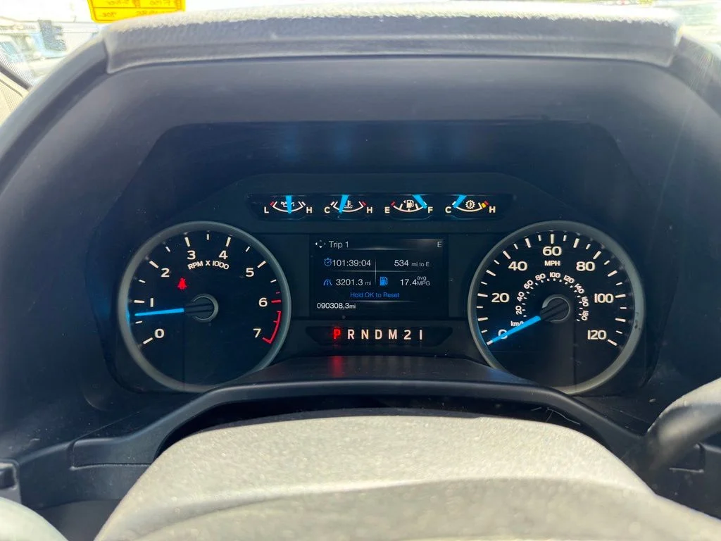 Used 2016 Silver Ford XLT image 17
