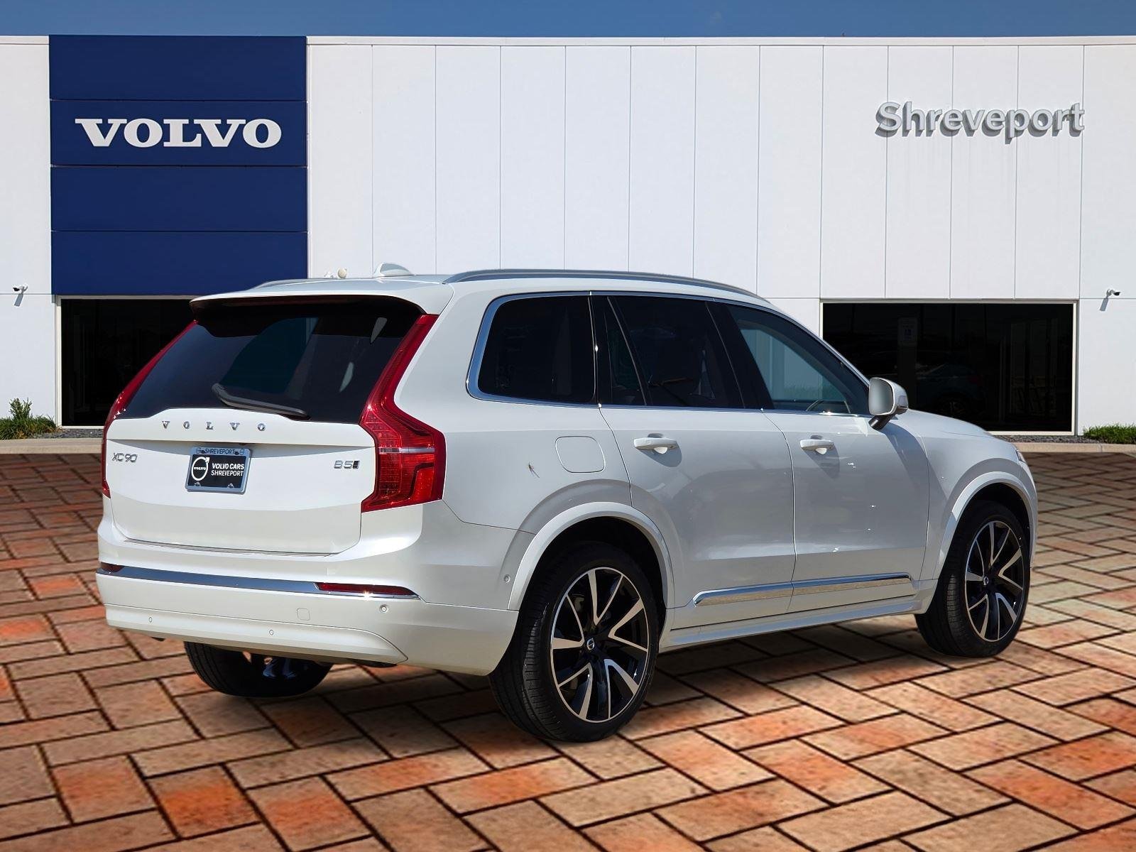 Used 2023 Crystal White Metallic Volvo Plus image 4