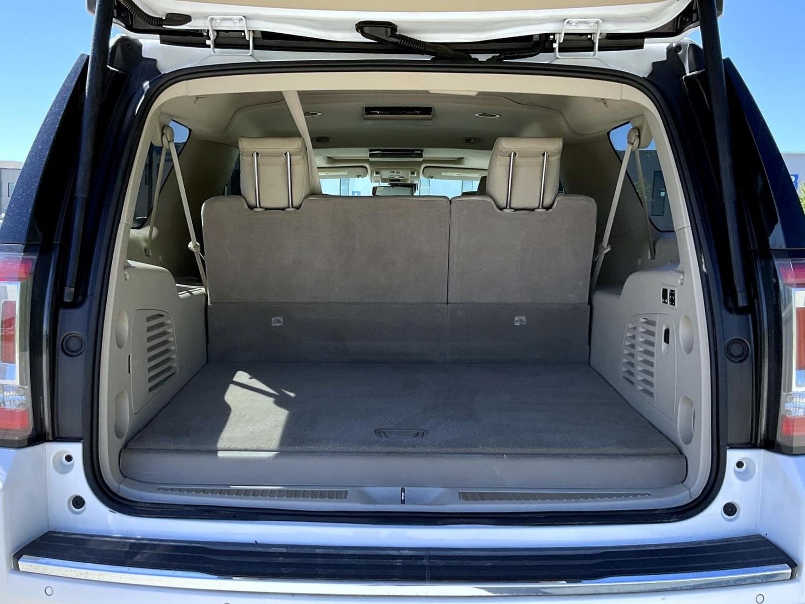 Used 2019 White GMC Denali image 24