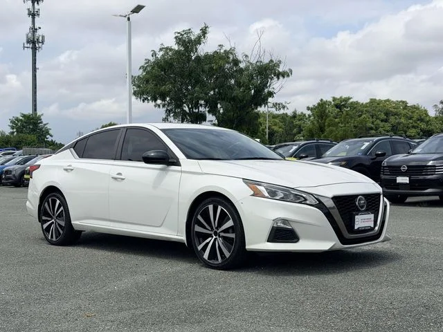 Used 2021 White Nissan 2.5 SR image 1