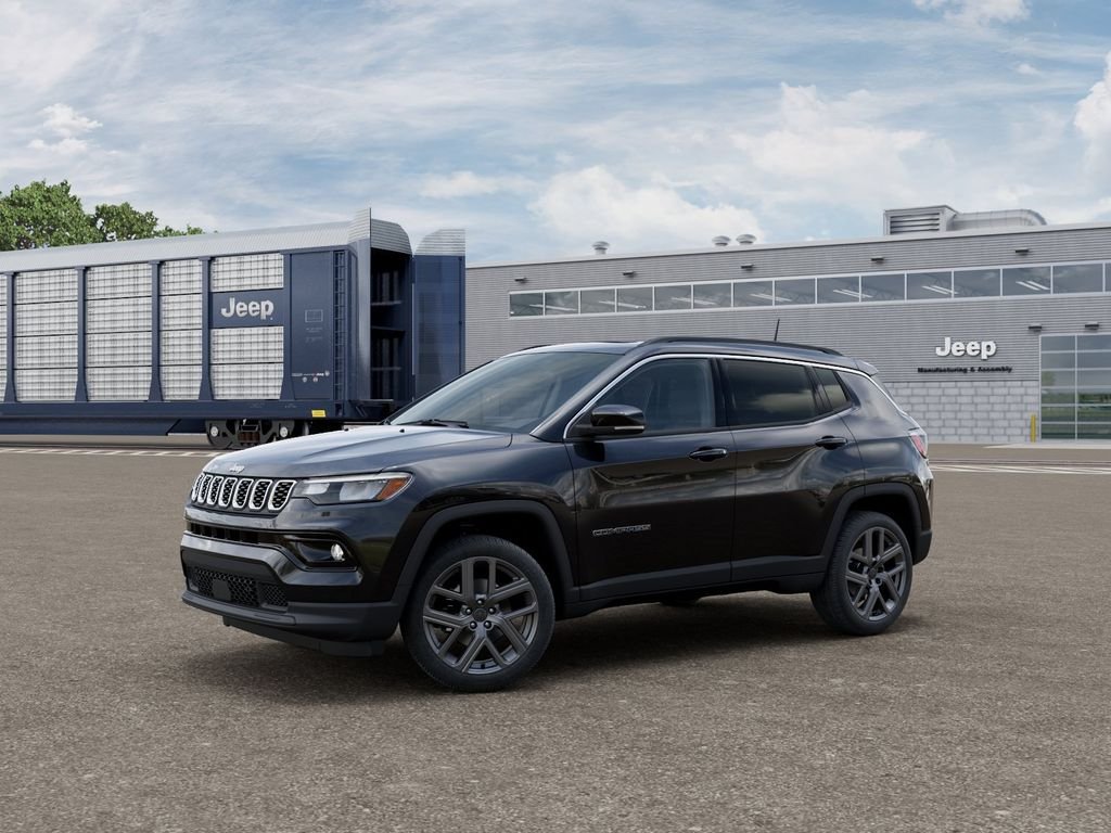 New 2026 Diamond Black Crystal Pearl-Coat Exterior Paint Jeep Limited image 2