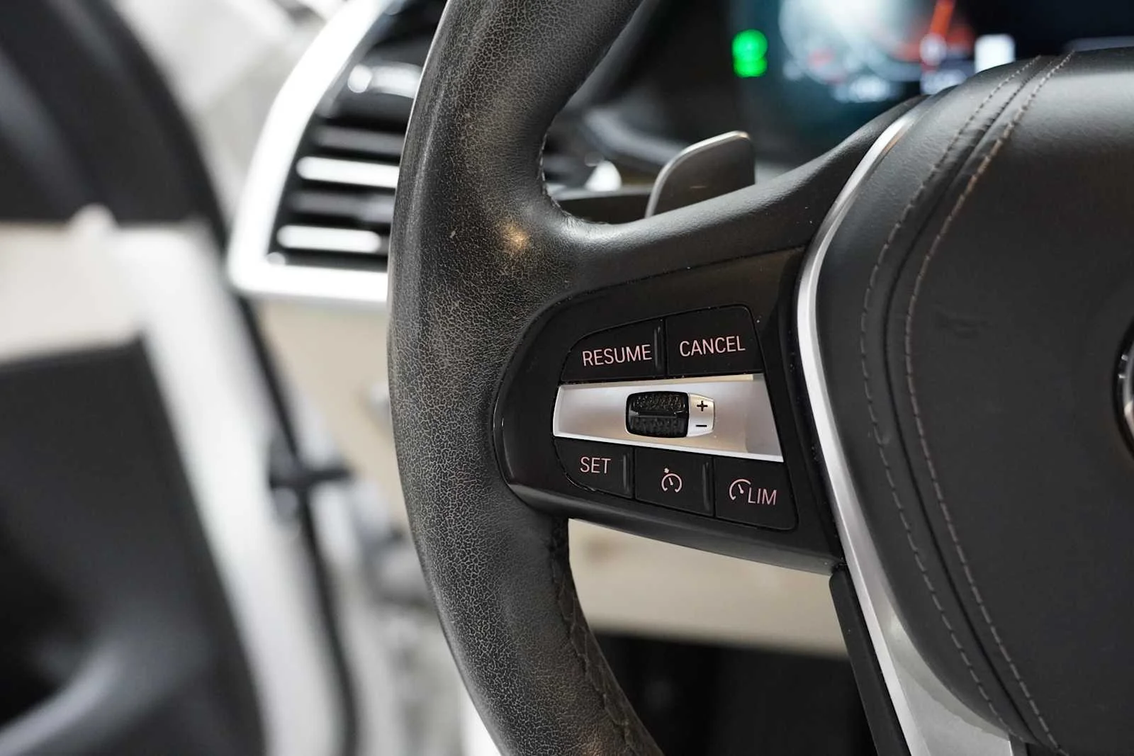 Used 2021 Alpine White BMW sDrive40i image 22