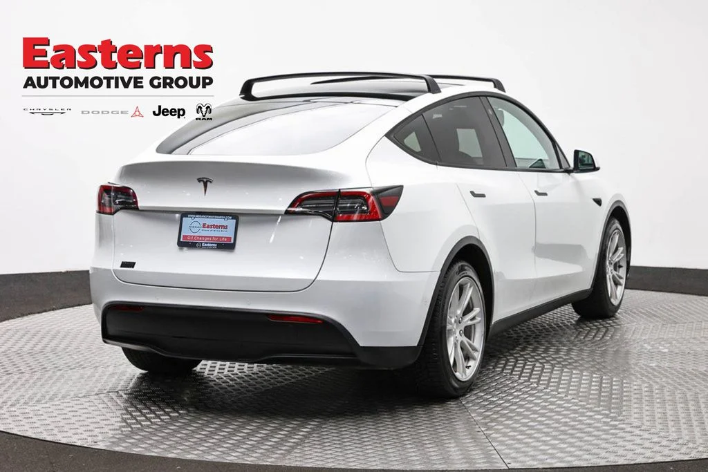 Used 2021 White Tesla Long Range image 3