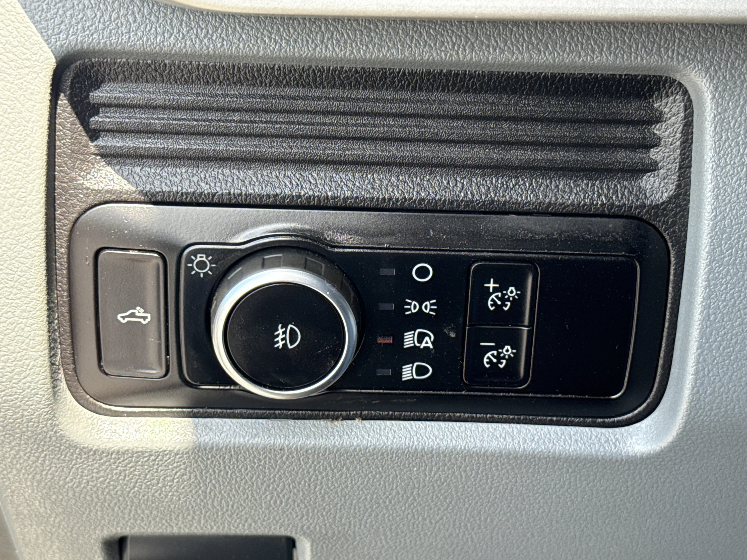 Used 2026 Oxford White Ford XLT image 38