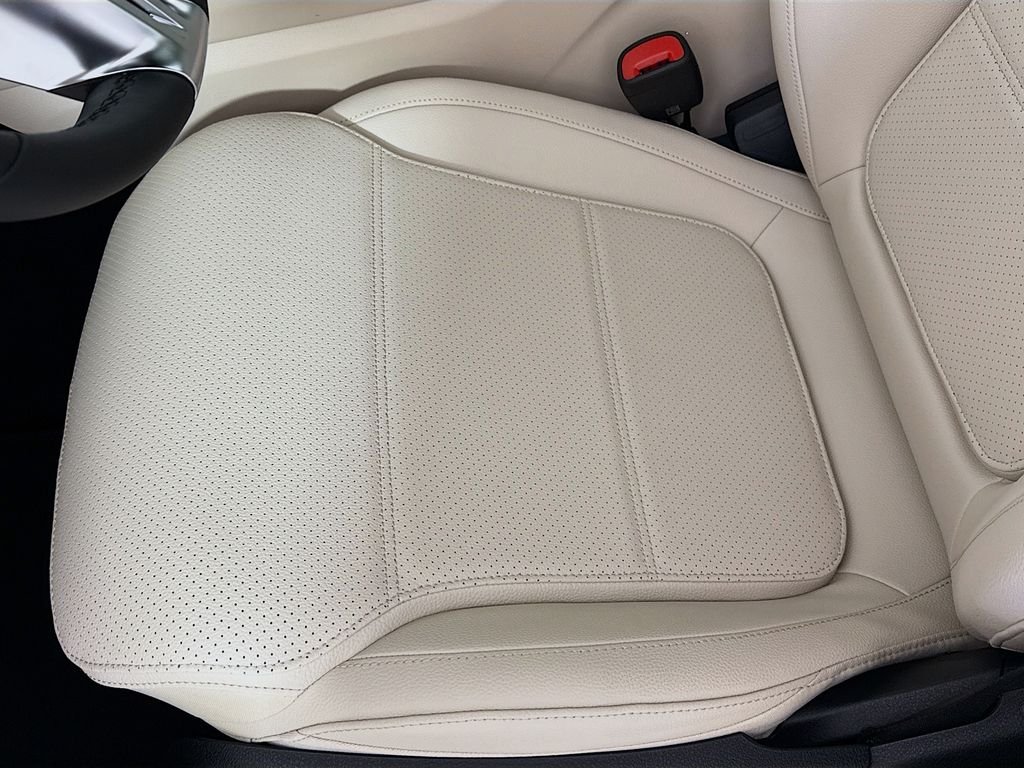 New 2026 Polar White Mercedes-Benz GLC 300 image 19