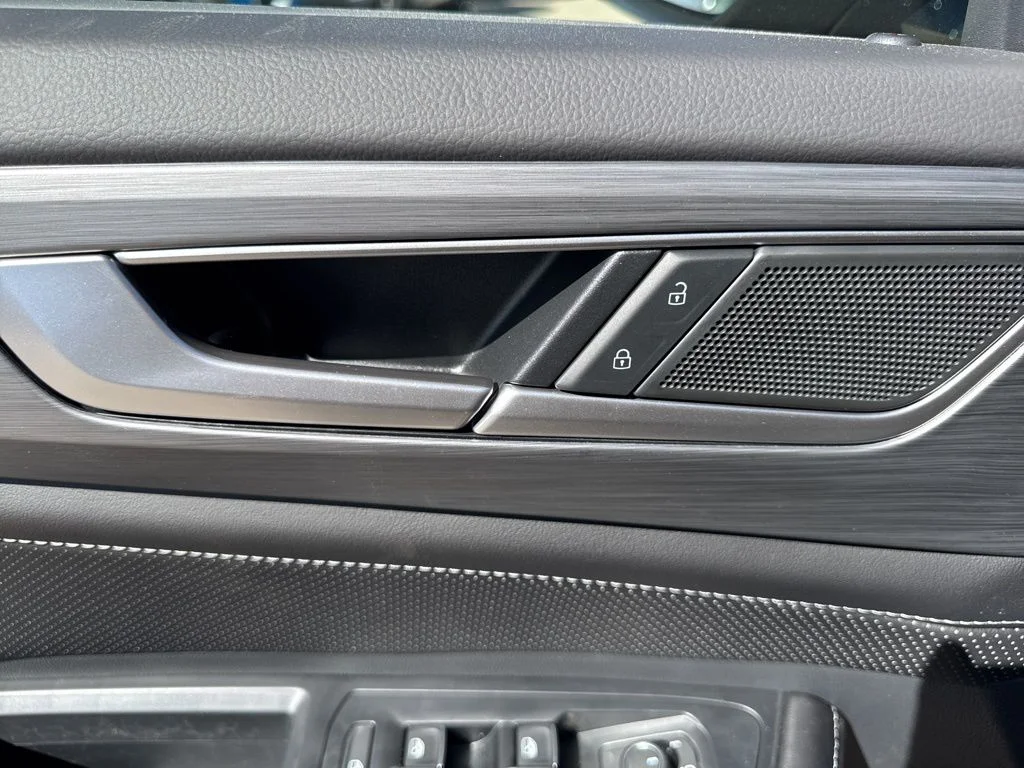 New 2026 Black Volkswagen 2.0T SE image 19