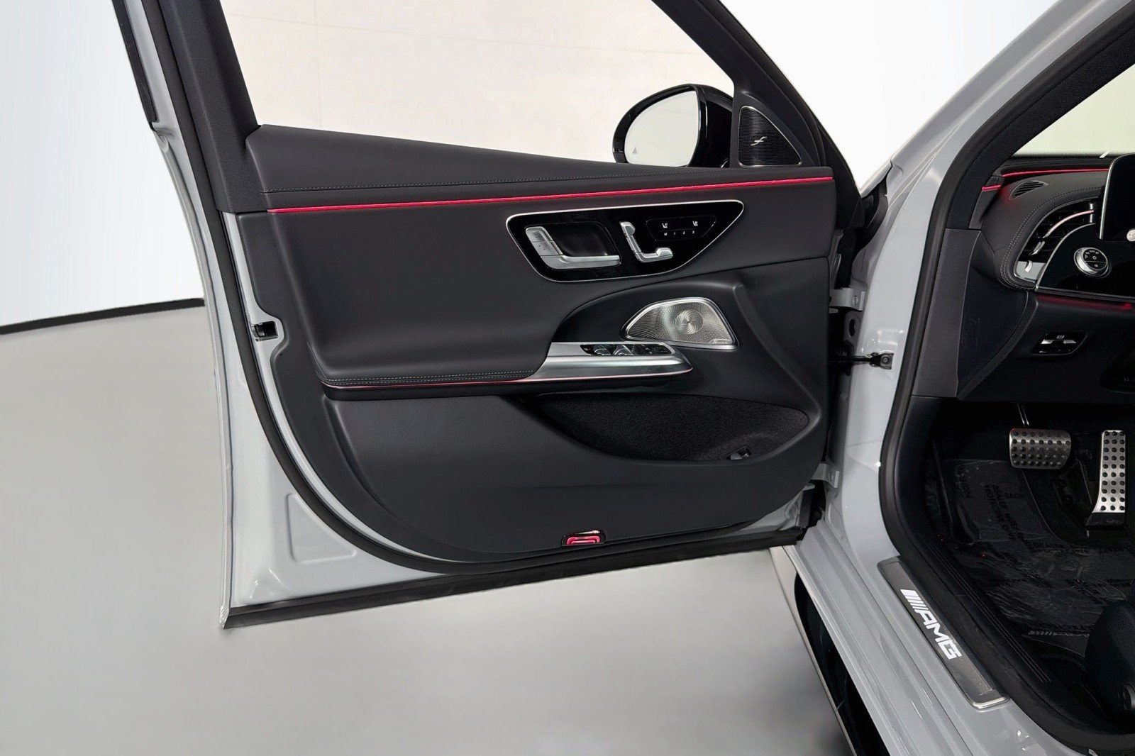 New 2027 MANUFAKTUR Alpine Grey Mercedes-Benz AMG® E 53 Hybrid Wagon image 20
