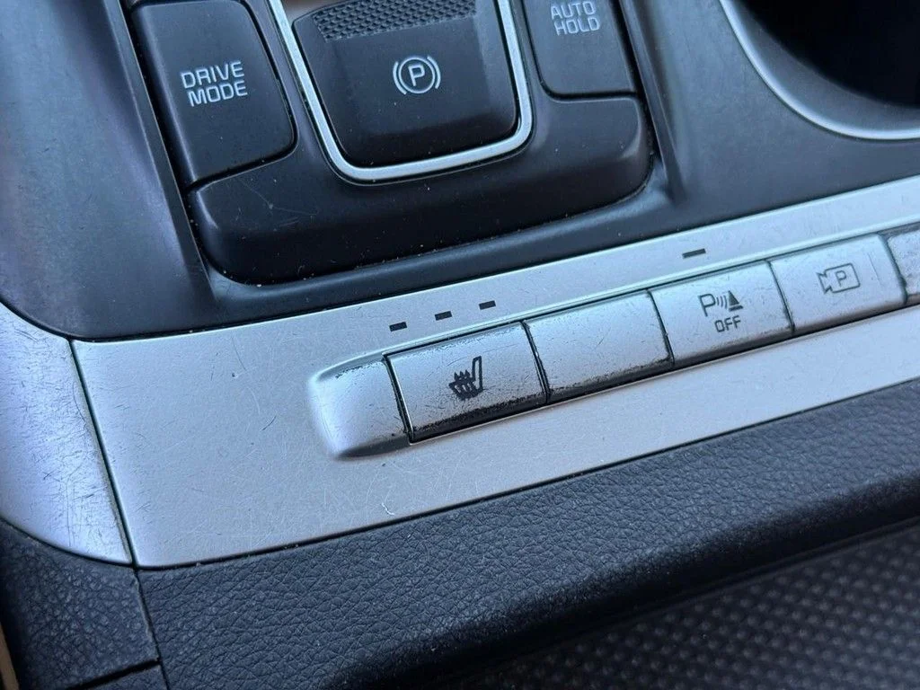 Used 2024 White Kia LX image 23