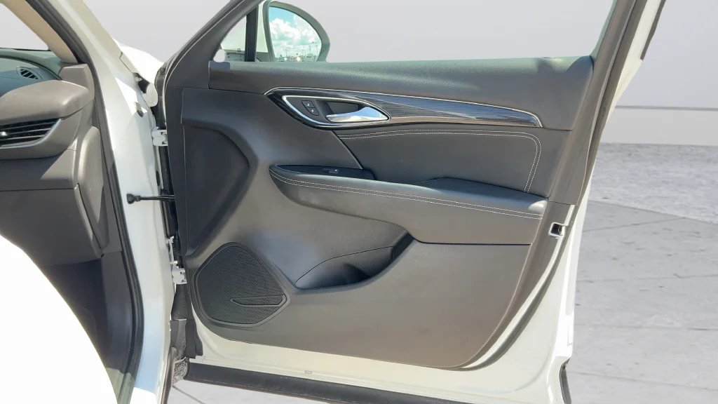 Used 2022 White Buick Preferred image 23