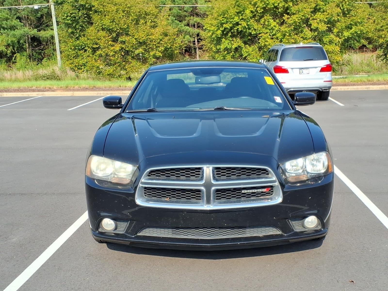 Used 2012 Pitch Black Dodge SXT image 2