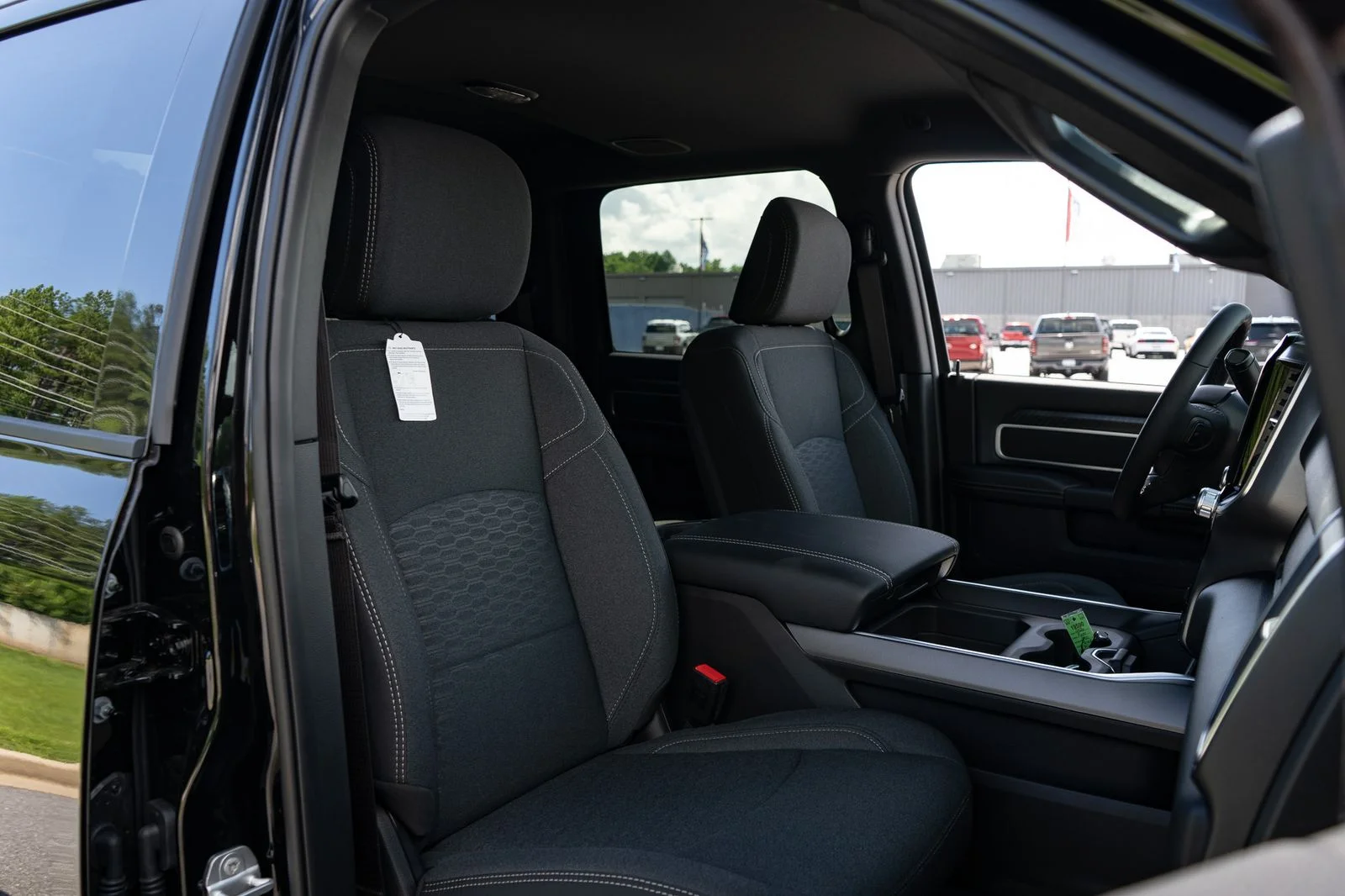 New 2026 Diamond Black Crystal Pearl-Coat Exterior Paint RAM Big Horn image 22