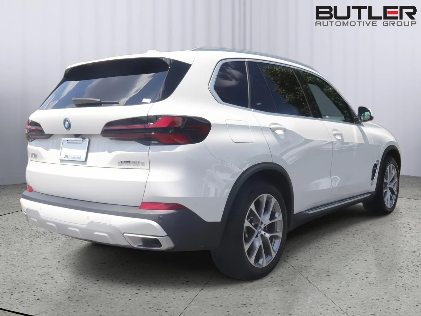 Used 2024 Alpine White BMW xDrive50e image 6