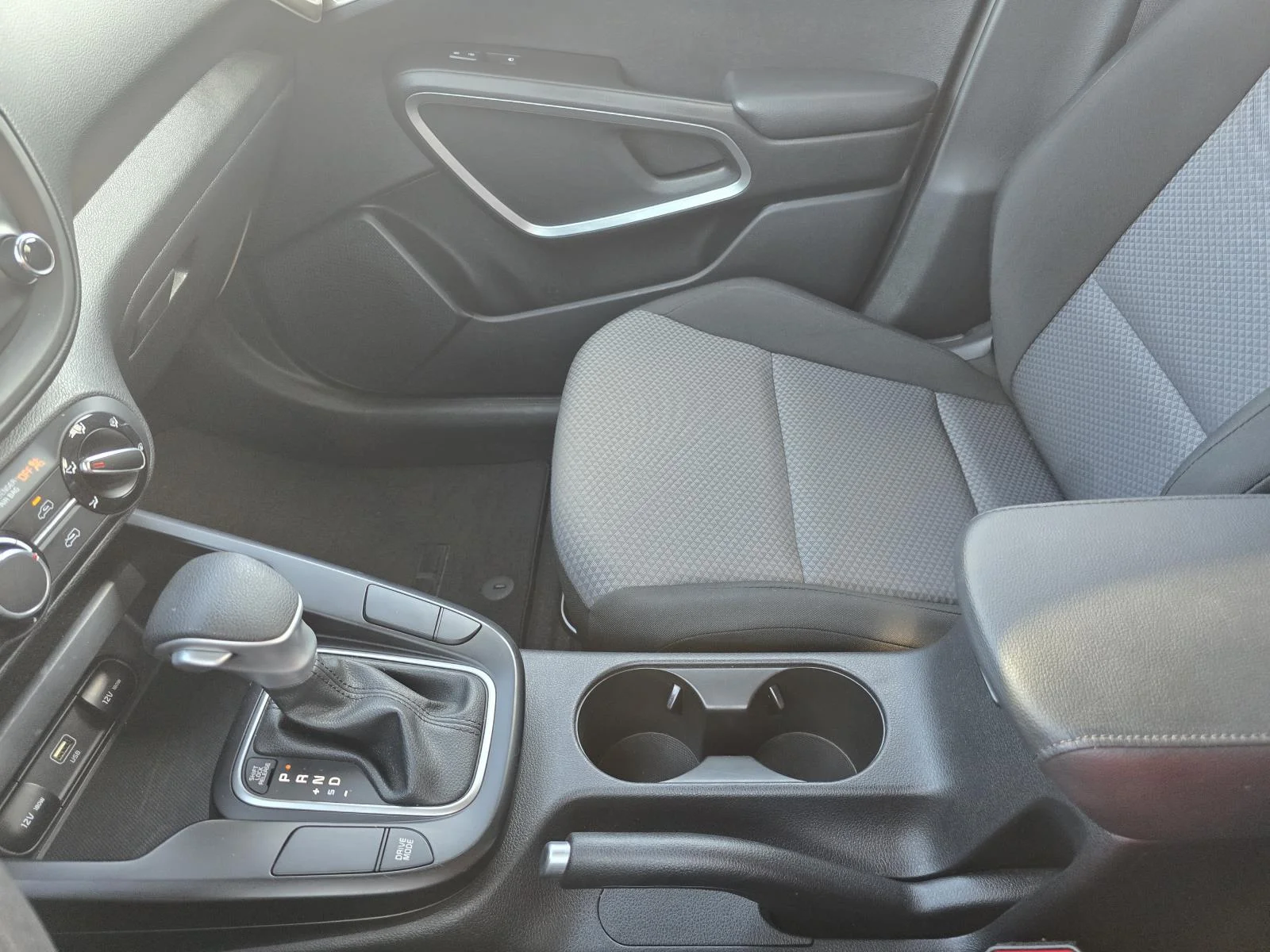 Used 2024 Black Kia LX image 16