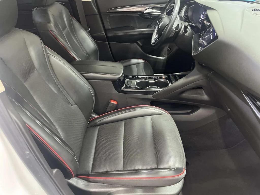Used 2023 Summit White Buick Essence image 29