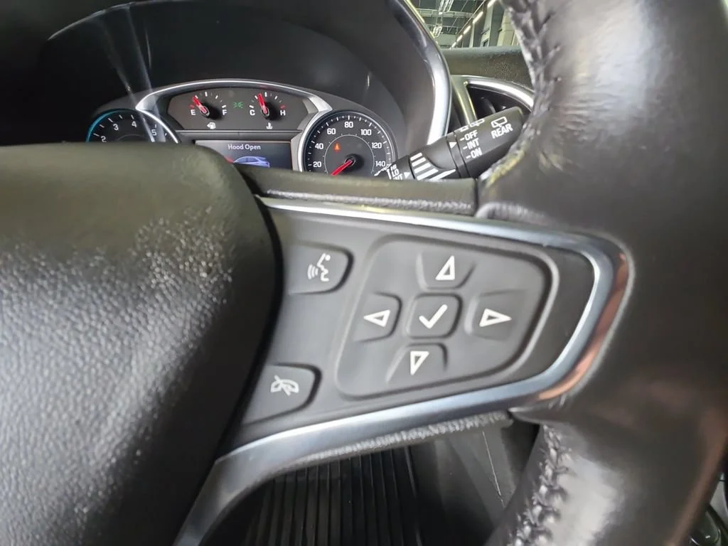 Used 2020 IRIDESCENT PEARL TRICOAT Chevrolet Premier image 19