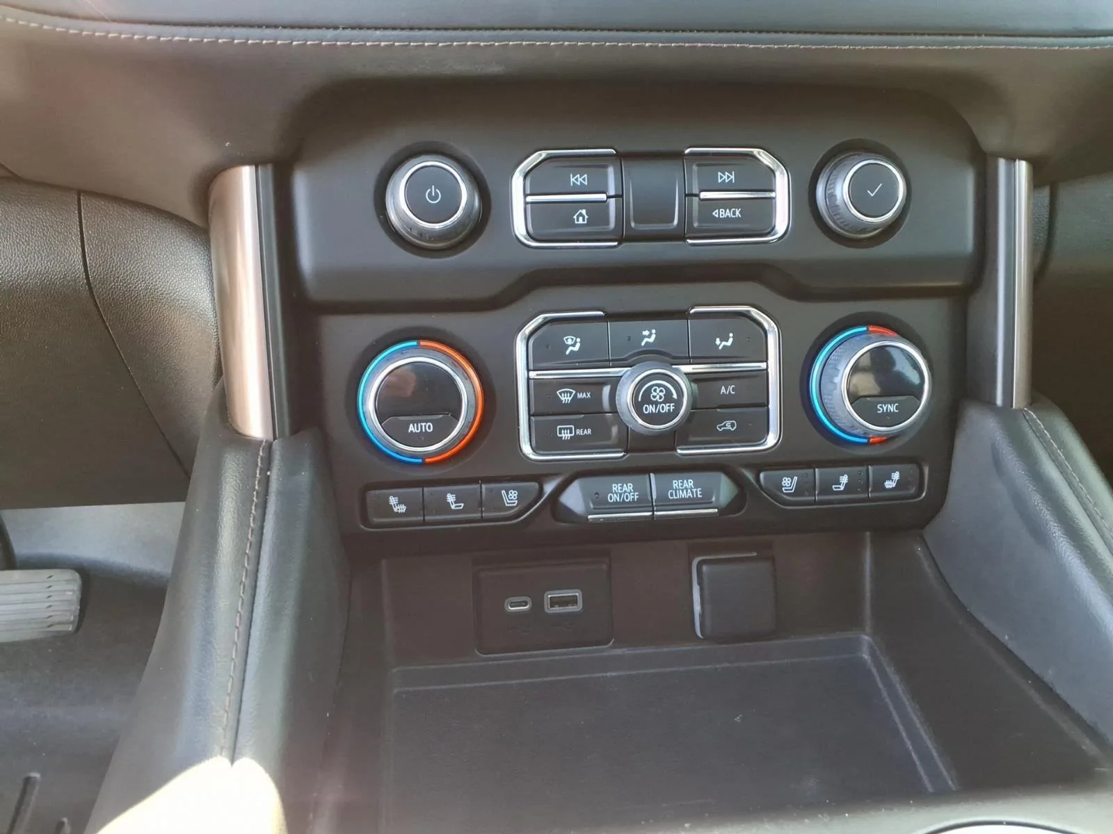 Used 2023 Black Chevrolet High Country image 21