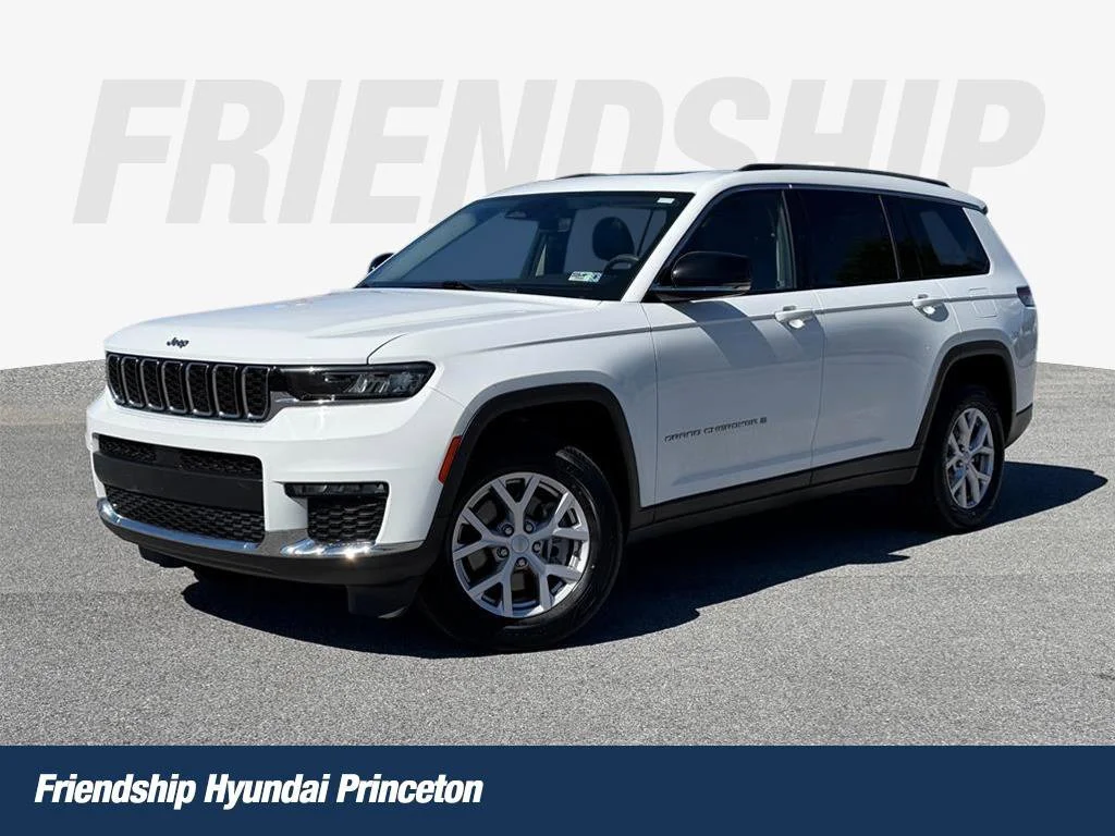 Used 2022 White Jeep Limited image 1