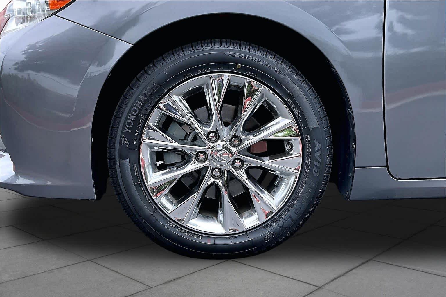 Used 2014 Nebula Gray Pearl Lexus Hybrid image 10